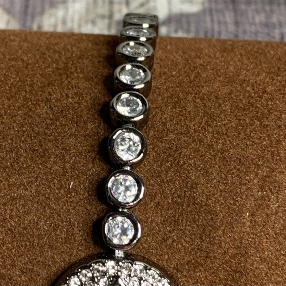 Cat Eye Rhinestone Bracelet - Picture 6 of 8